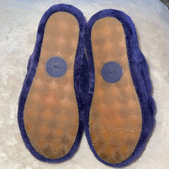 UGG Woman’s Fluff Yeah Sheepskin Slides Medallion Purple Elastic Strap size 5 - Picture 7 of 11